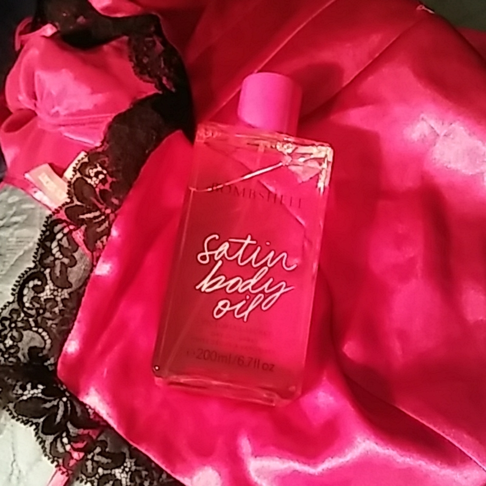 Bombshell Satin Body Oil Spray